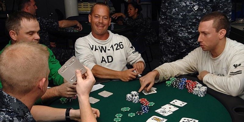 Poker kết hợp giữa nhiều yếu tố khác nhau